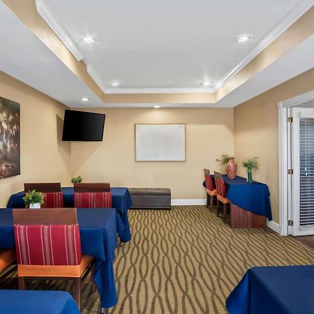 Quality Suites Irving-Las Colinas Buitenkant foto
