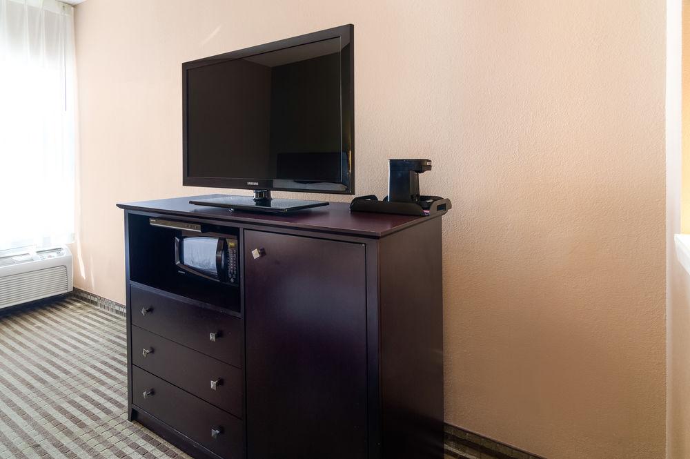 Quality Suites Irving-Las Colinas Buitenkant foto