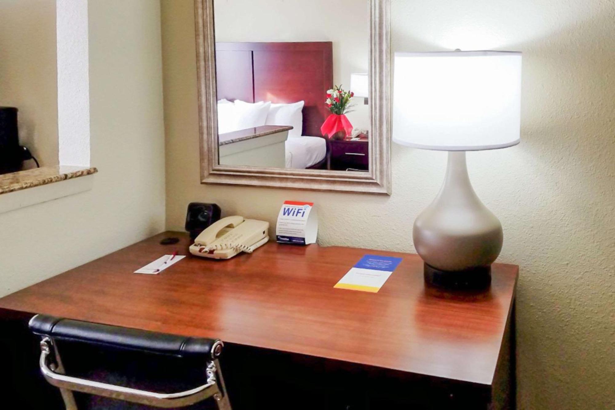 Quality Suites Irving-Las Colinas Buitenkant foto