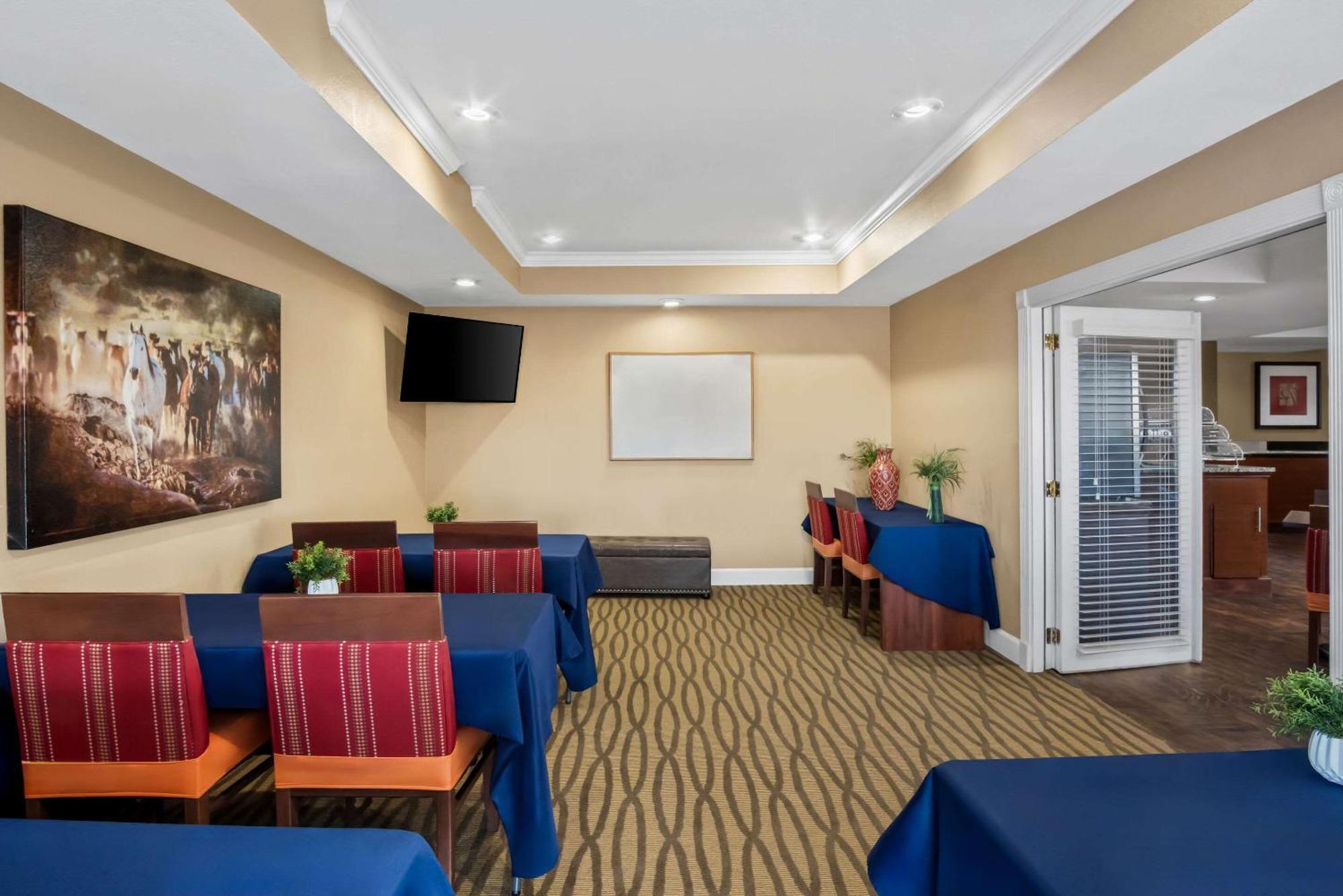 Quality Suites Irving-Las Colinas Buitenkant foto