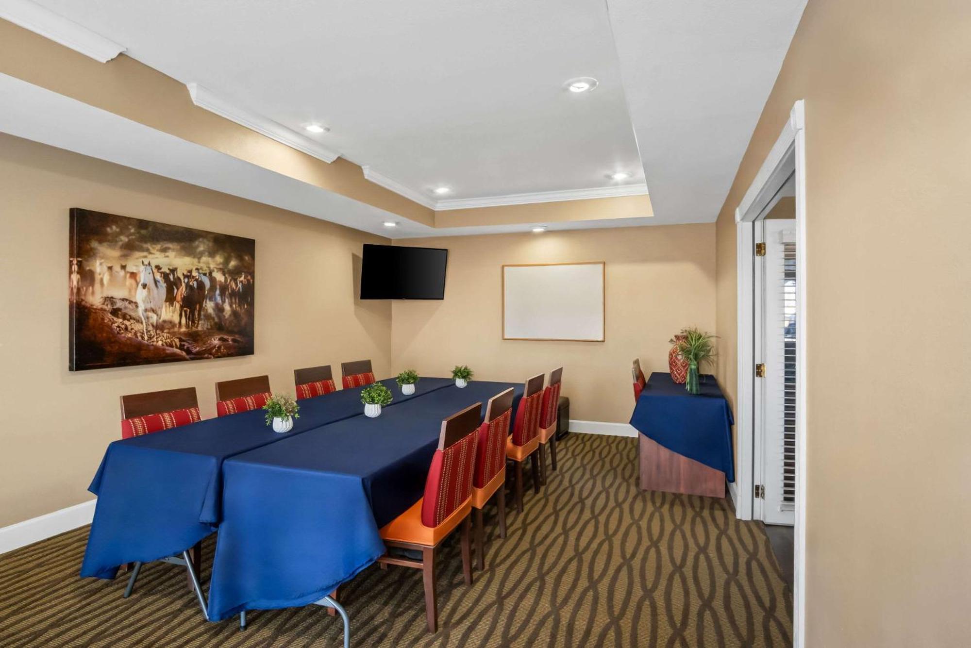 Quality Suites Irving-Las Colinas Buitenkant foto
