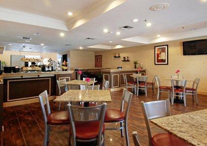 Quality Suites Irving-Las Colinas Buitenkant foto